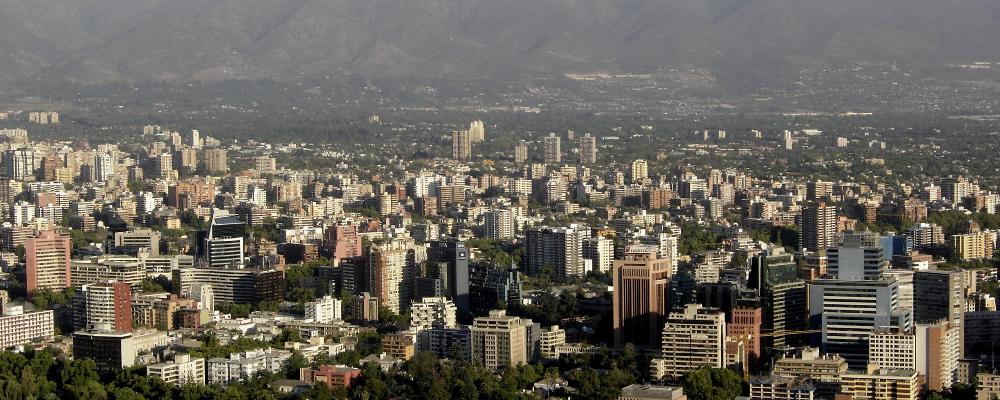 Santiago y la cordillera, desde Cerro San Cristobal, Chile.